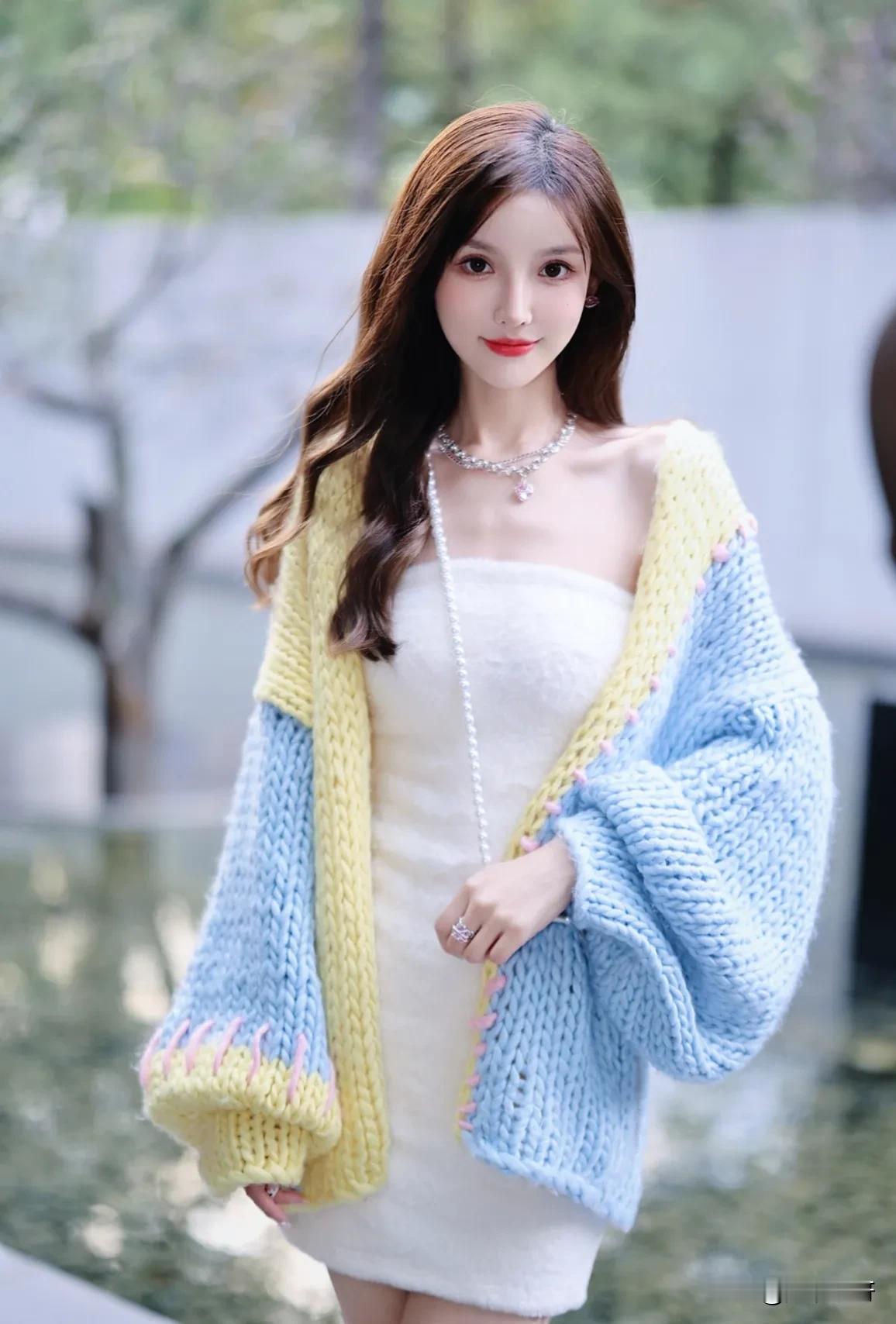 精致的妆容，只为今天更加美好