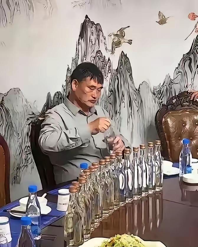 朱之文很明白，自己就是一个“卖唱”的，演出完了主办方请他喝30块钱一瓶的光瓶酒，