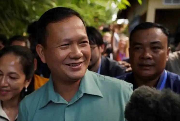 《洪玛奈的“不肖”选择：柬埔寨首相的年轻与天真》