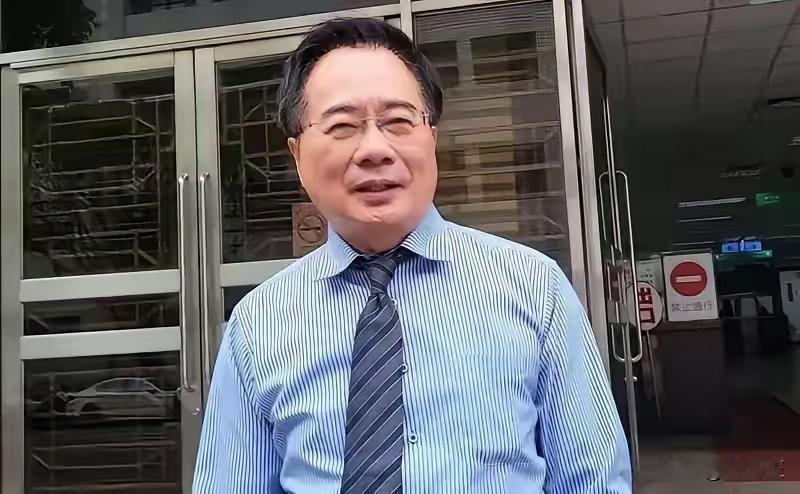 蔡正元博士昨天说，我又要批评大陆的金融部门了，如果当时听他的意见，中国现在可是赚