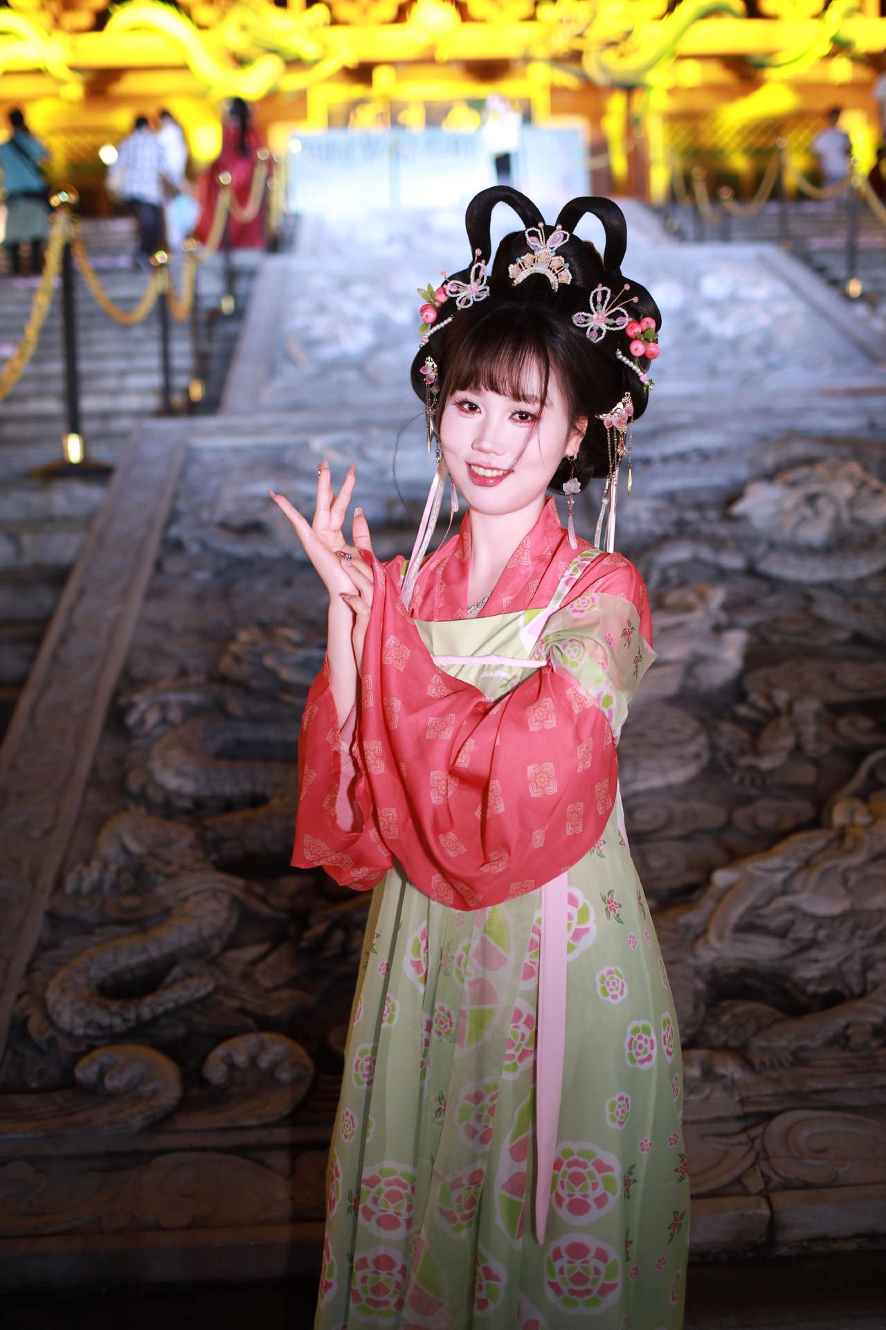 偶遇古镇，随手拍几张。穿越古画为你而来国风大典东方美学血脉觉醒汉服之美在华夏