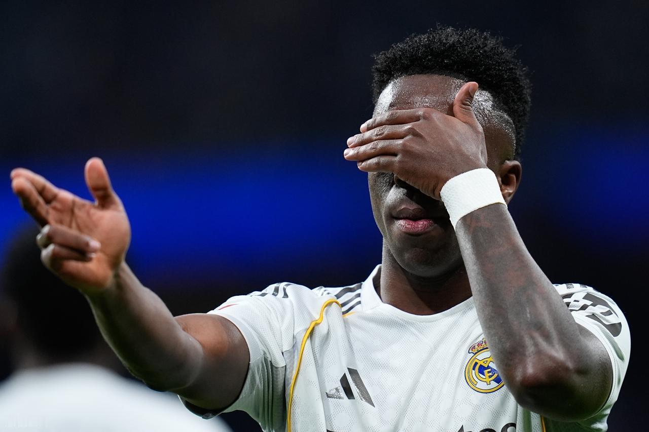 皇马旧将两面派，出售or续约维尼修斯？赞成出售者表示留姆巴佩坐稳左路，再引进