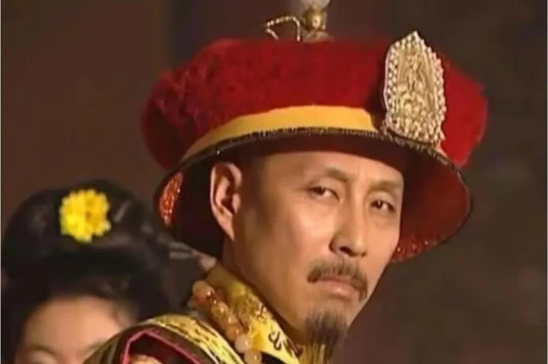 刷到个超有意思的话题：康熙坐拥那么多老婆，为啥没人拍他后宫的宫斗剧？评论区直接炸