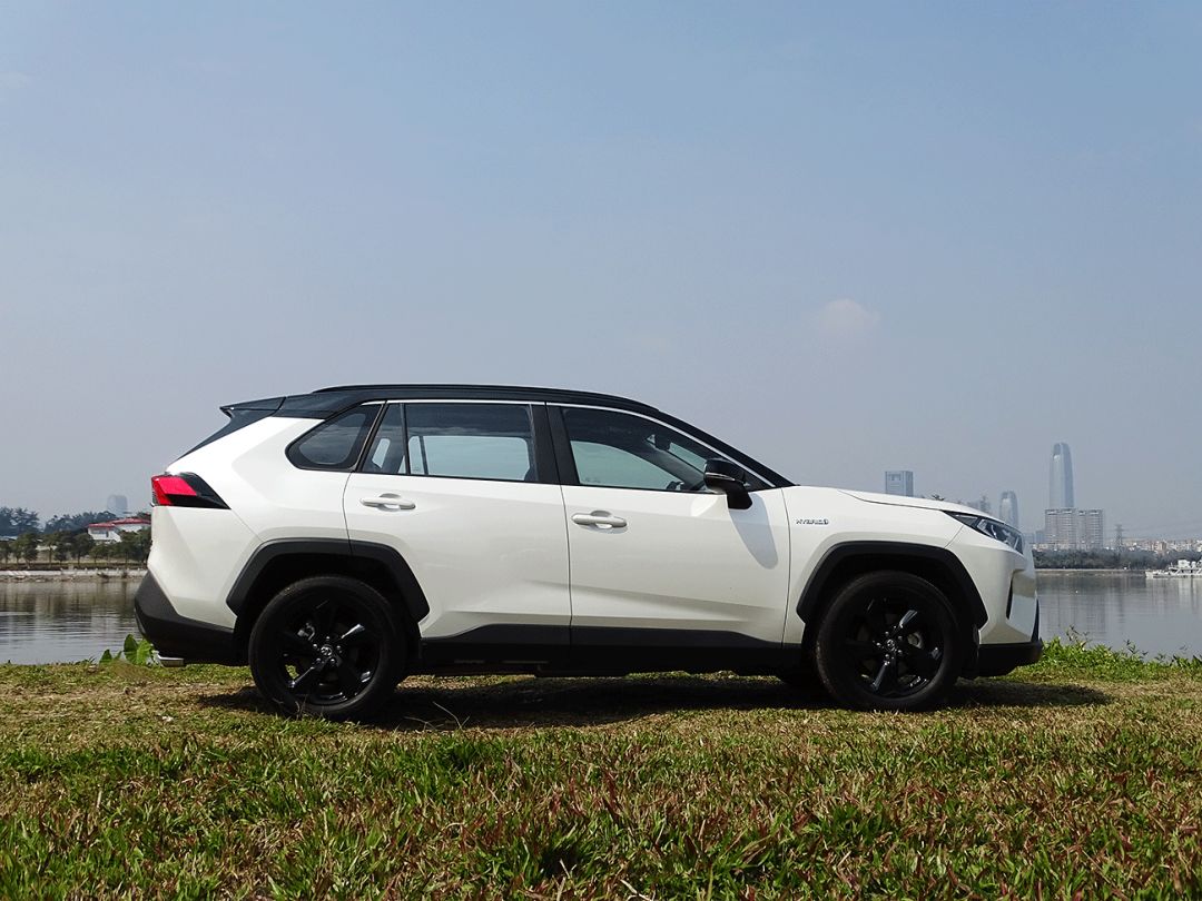 18-25万价位区间销量好的10款燃油品牌车型：1、RAV4荣放：指导价16.98-22.88万元。