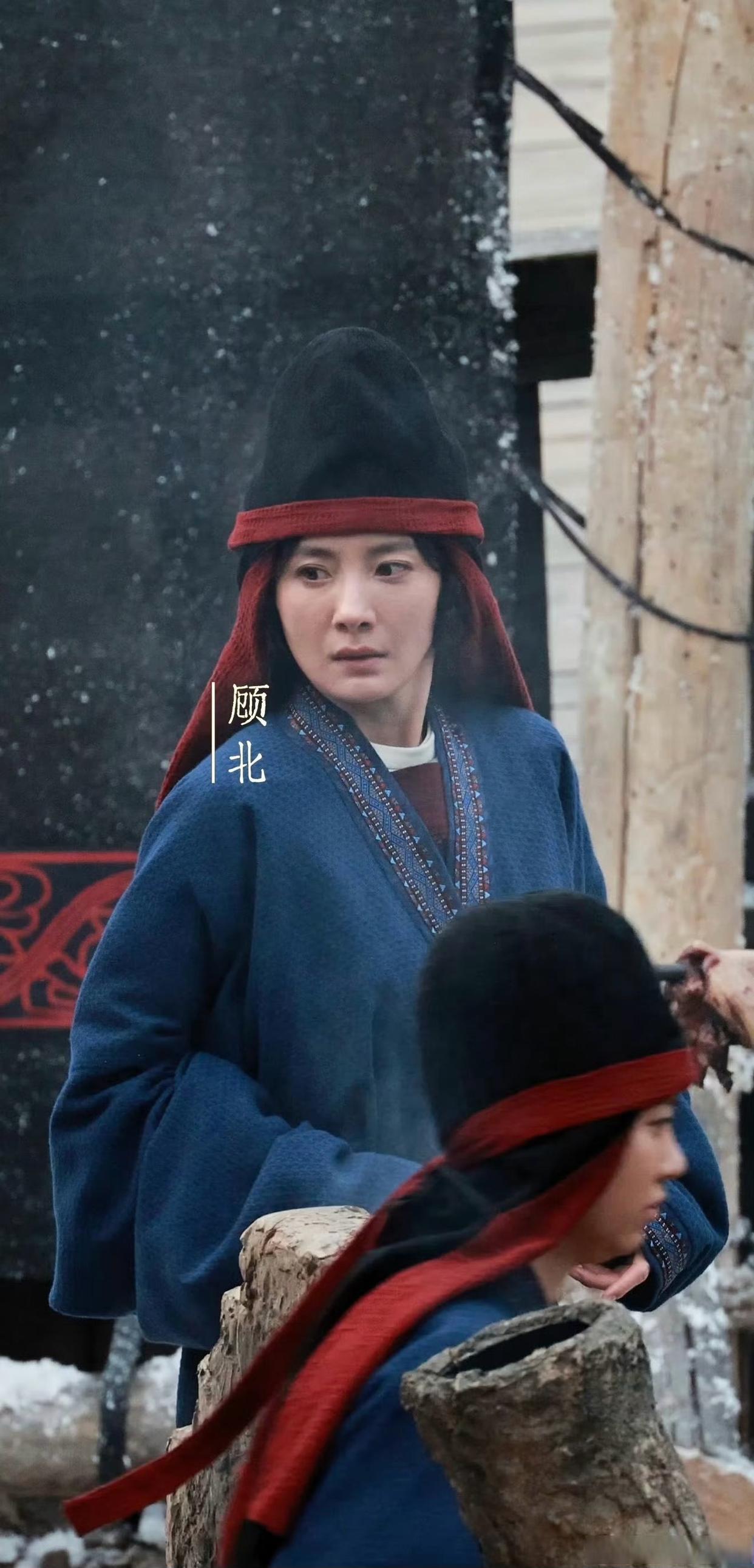 其实杨幂的新造型还行啦……虽然侧脸看着不饱满，扁扁的，还有点凹，但正面看就还