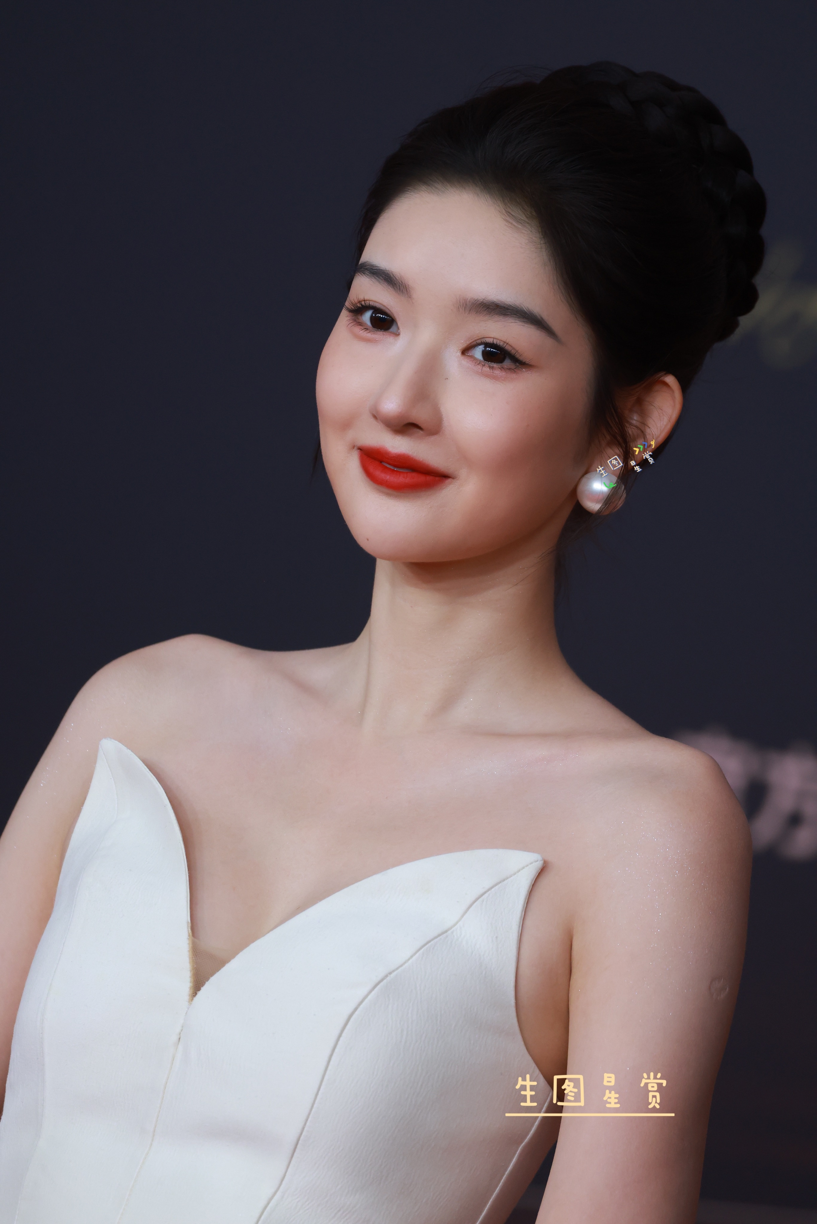 王玉雯微博视界大会出图城堡里走来的公主，仙飘心已动💓🫧王玉雯复古红唇王玉雯[