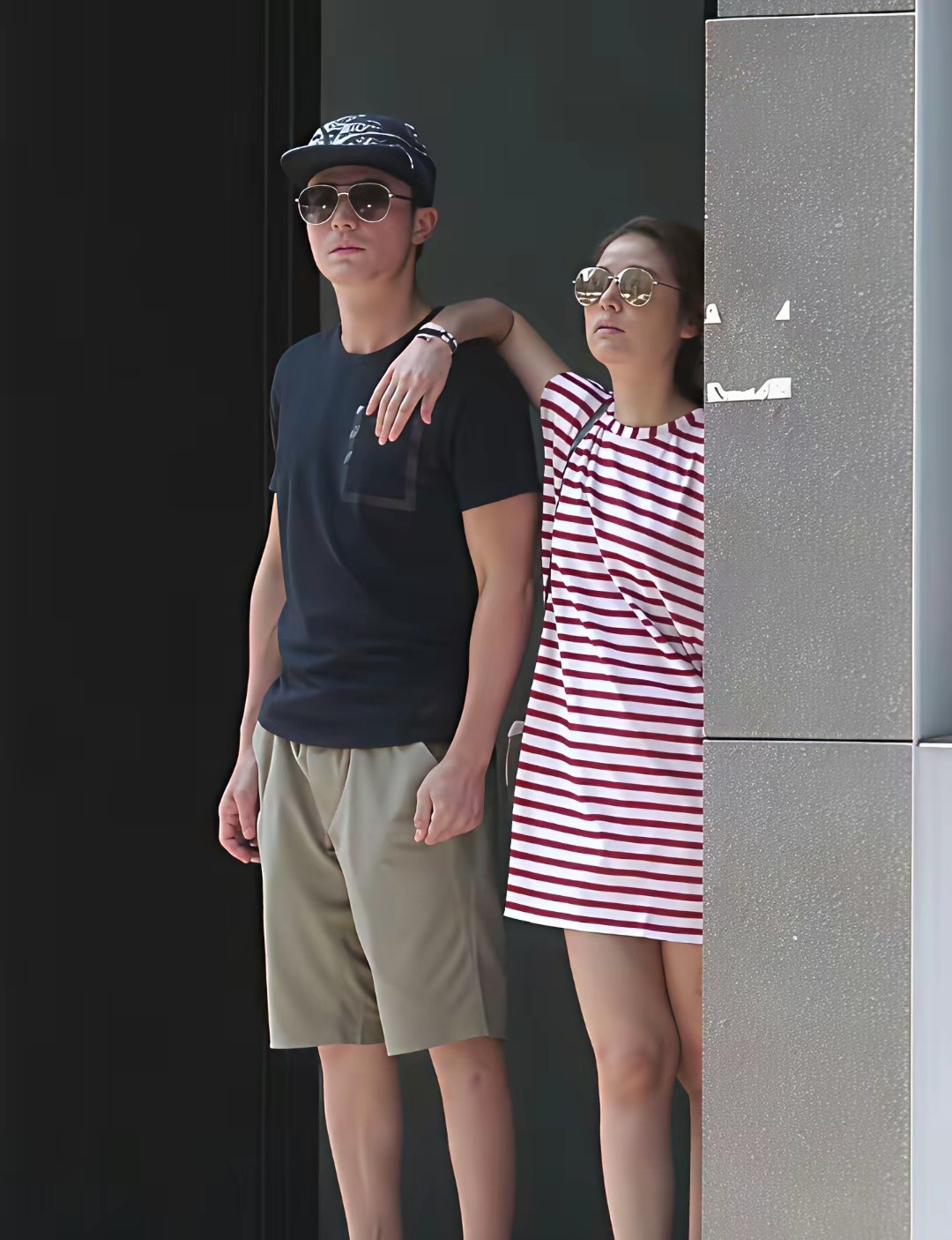 霍建华夫妇状态太好了，朴素出行，保持低调。