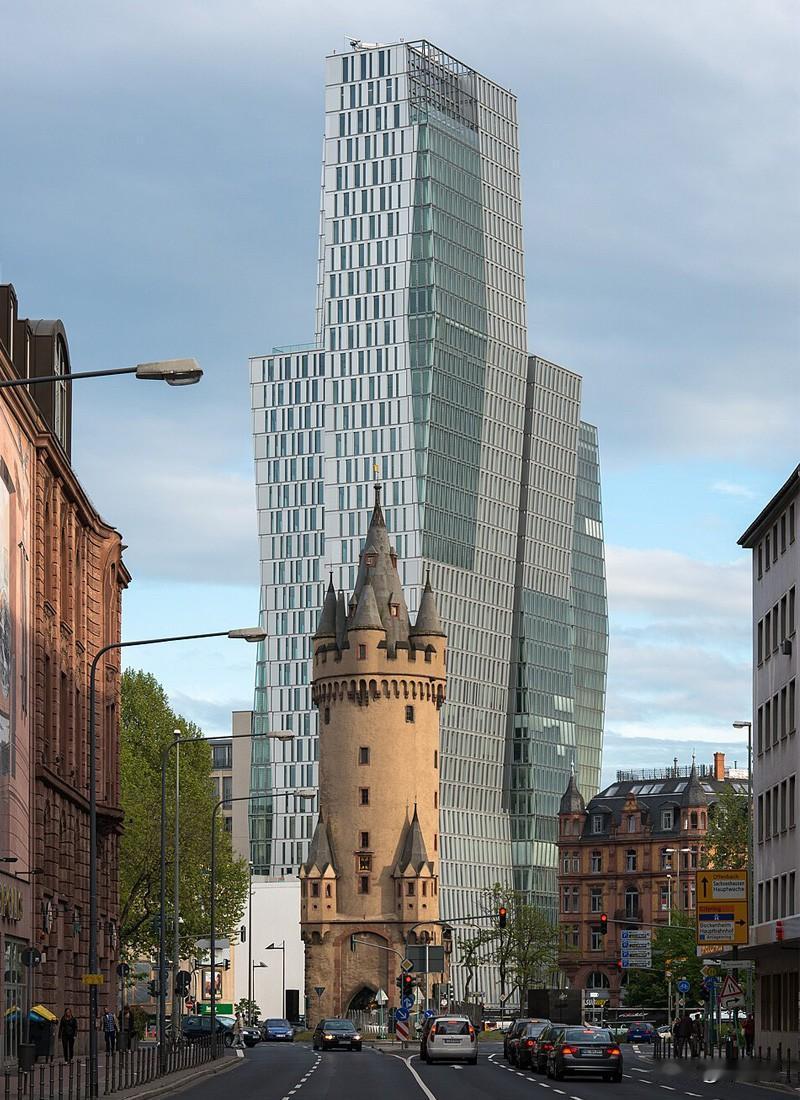 这座引人注目的景观位于德国法兰克福（FrankfurtamMain）的市中心