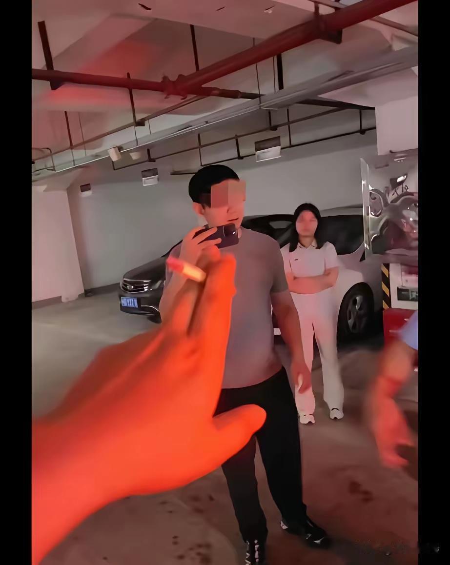 彭副处长霸占车位，事情并没有多么复杂，本来不应该搞得全网皆知，只要好好协商，该赔