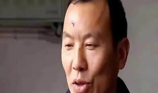 2022年湖南长沙，一男子发现儿子出生时血型不对，长大后越来越像学校的体育老师，