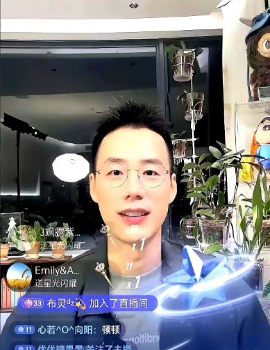 70人小团队三个月生死倒计时，顿顿直播间语速快得像快进三倍速镜头里他不再提离