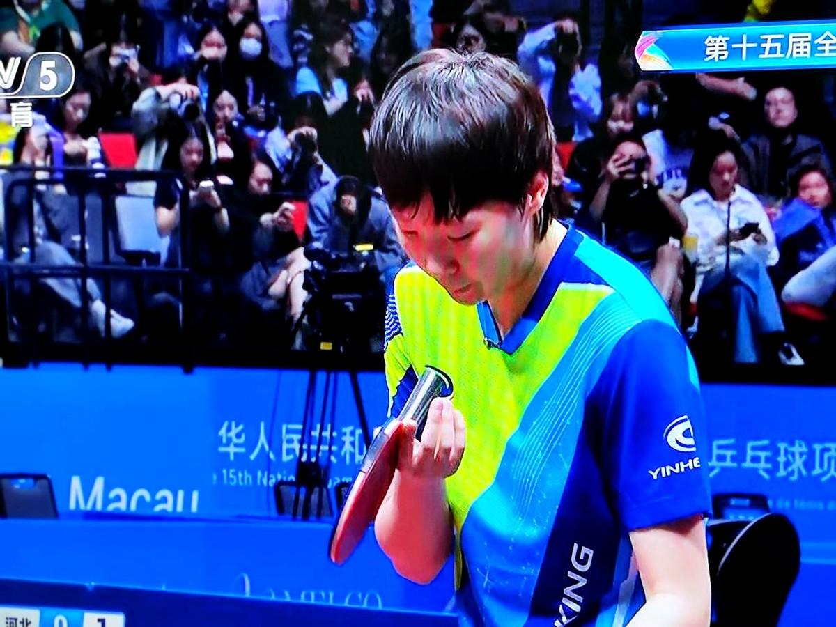 夺冠背后，有人忍受伤痛奋战到最后。王曼昱在全运会决赛中胜出，不只是实力比拼，