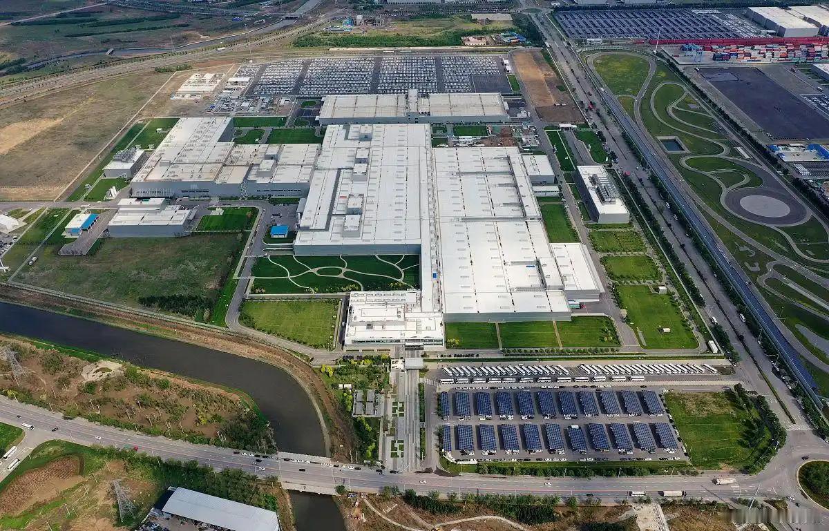 哎哟我去！台积电美国厂突遭断电停产，2025年11月27日。这事儿太魔幻