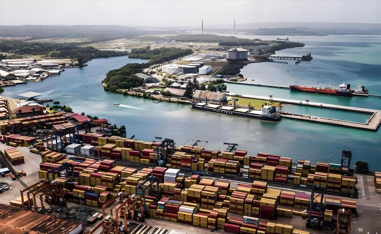 巴拿马变天了？总统拒不服从法院：哪怕被判了，港口也不停巴拿马最高法院，直接给