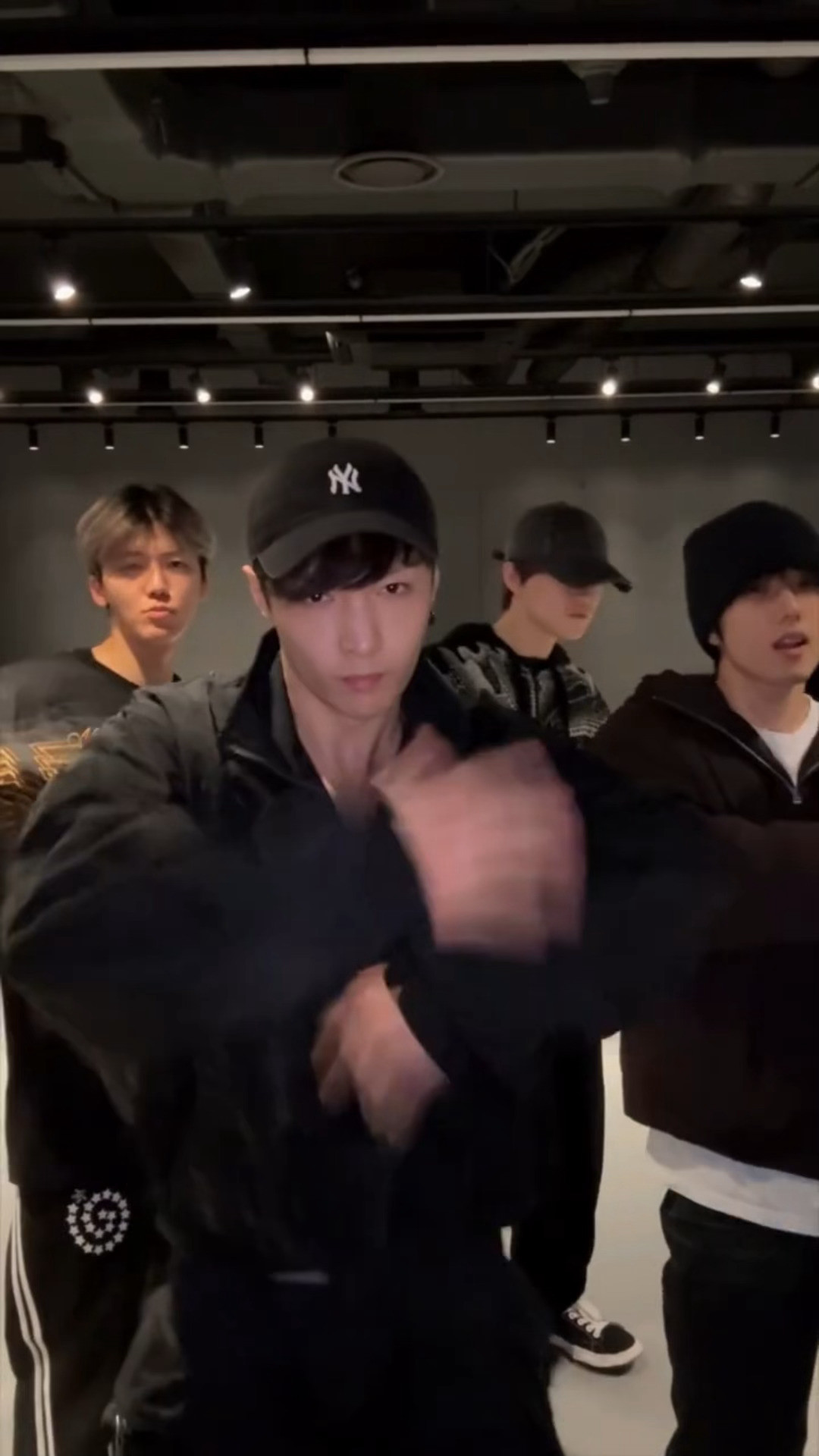 天呢是艺兴和地租的同框cha！！！