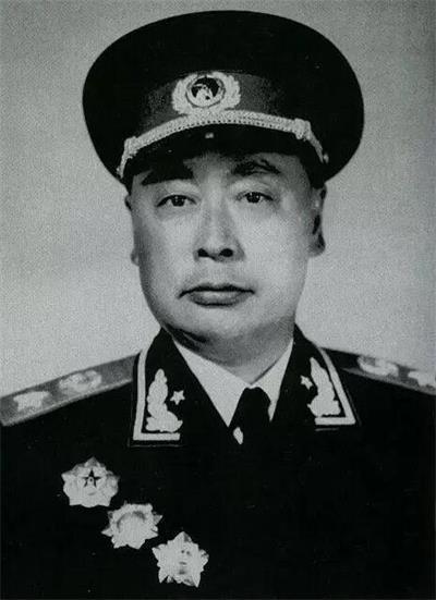 十大元帅就他没走长征，授衔时争议最大，周总理：这个人必须算上。1955年，授衔仪