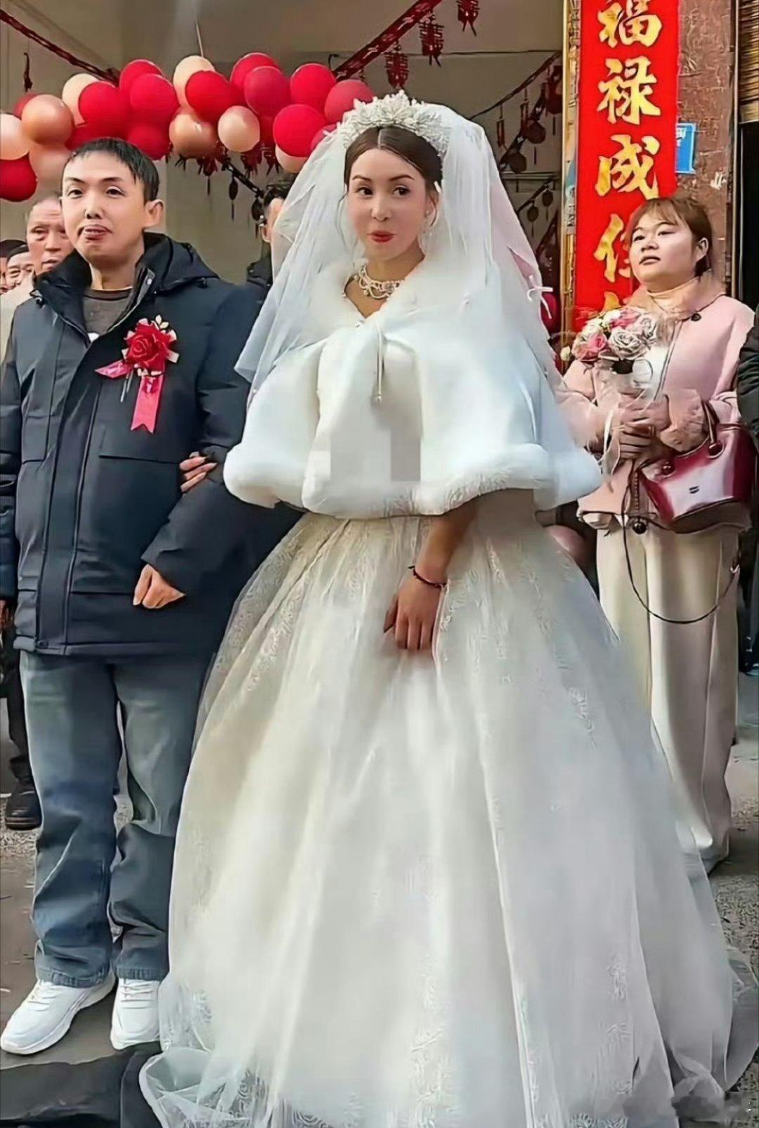 村里的新郎官娶了个迪丽热巴回来