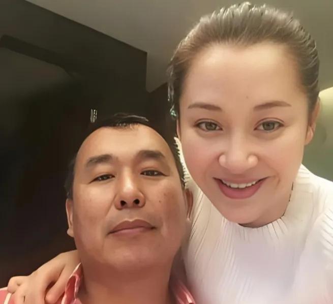 1997年，已有家室的富商刘波追求许晴，豪掷3000万买下北京一座四合院，作为他