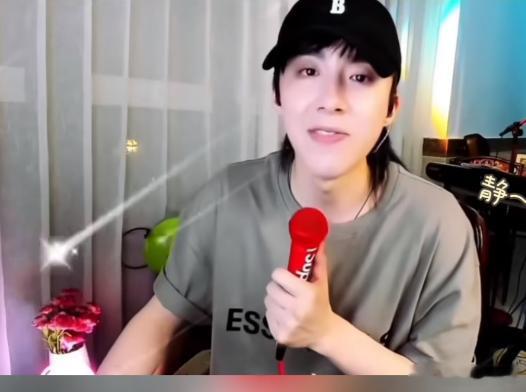 刘宇宁有啥谣言要辟谣都不用粉丝出马，他是真能自己在线打假。直播间里，刘宇宁说