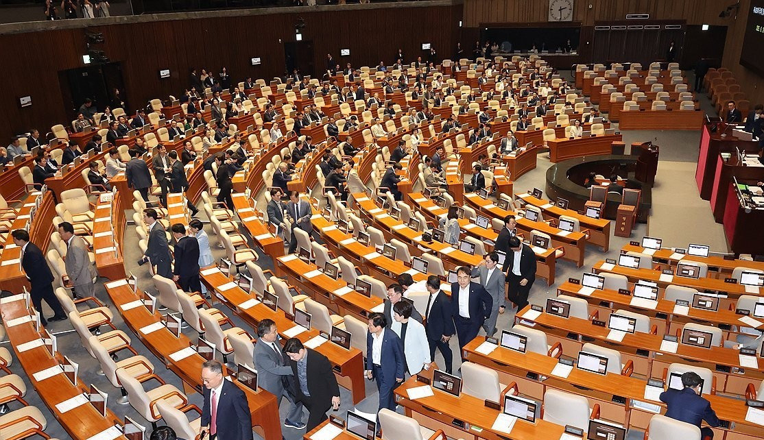 韩国大乱斗：今天国会要出大事啦韩国政坛简直像电视剧一样精
