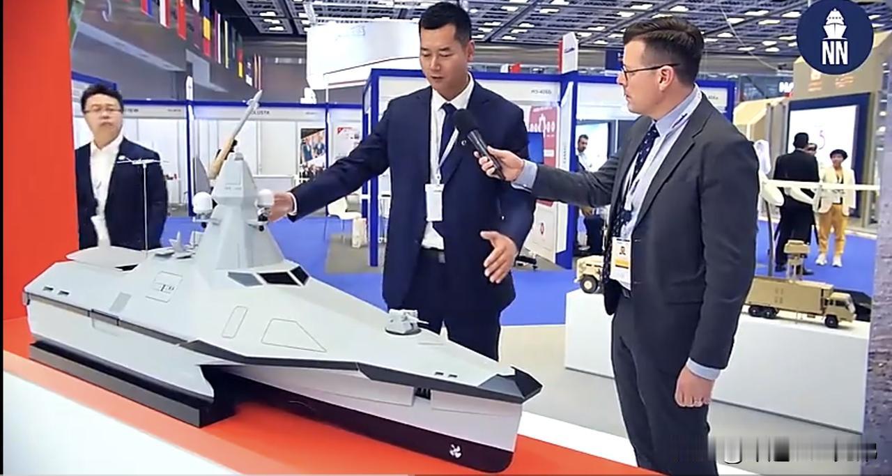 国产“雷霆”A2000型海上无人作战艇，再次亮相2026年多哈国际海事防务展……