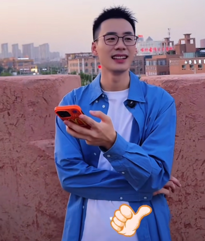 顿顿今天在新疆直播的时候提起了东方甄选，这一次顿顿是推荐大家去东方甄选买东西，顿