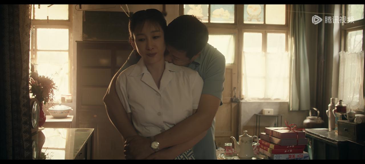 《主角》播出六集，女主刘浩存没出现，几乎全是张嘉益和秦海璐的感情戏。结果，两人还