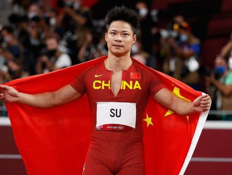 我问你，一个没拿过世界大赛金牌的运动员，凭什么在中国体育史上，地位比很多奥运冠军