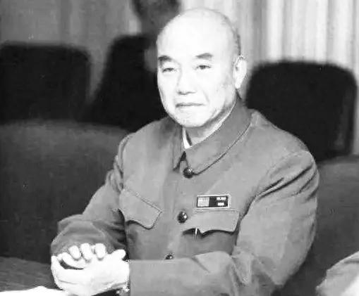 1955年大授衔，萧克只评上将引全场抱不平，毛主席一句话点破：大将没什么可说的，