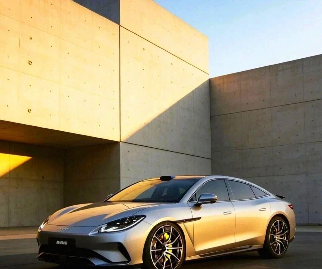 比亚迪又炸场！方程豹镁9曝光，Super9四门版颜值拉满12月刚曝光的方程豹镁