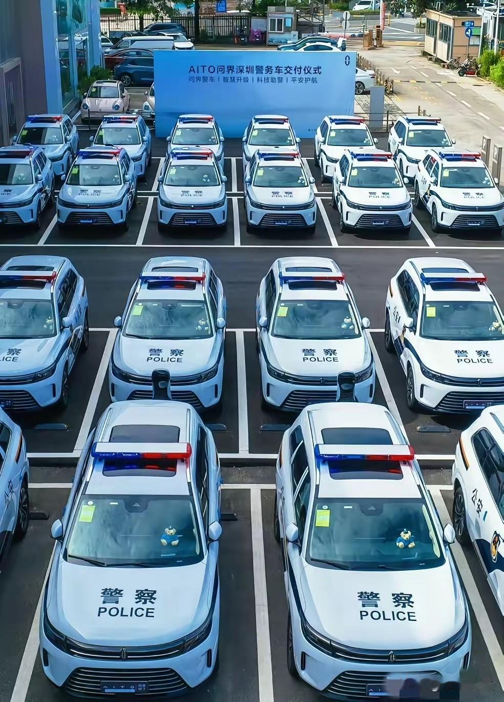 深圳的警车都用问界了！不愧是一线城市！问界给深圳交付了一批车型用于警车，现在