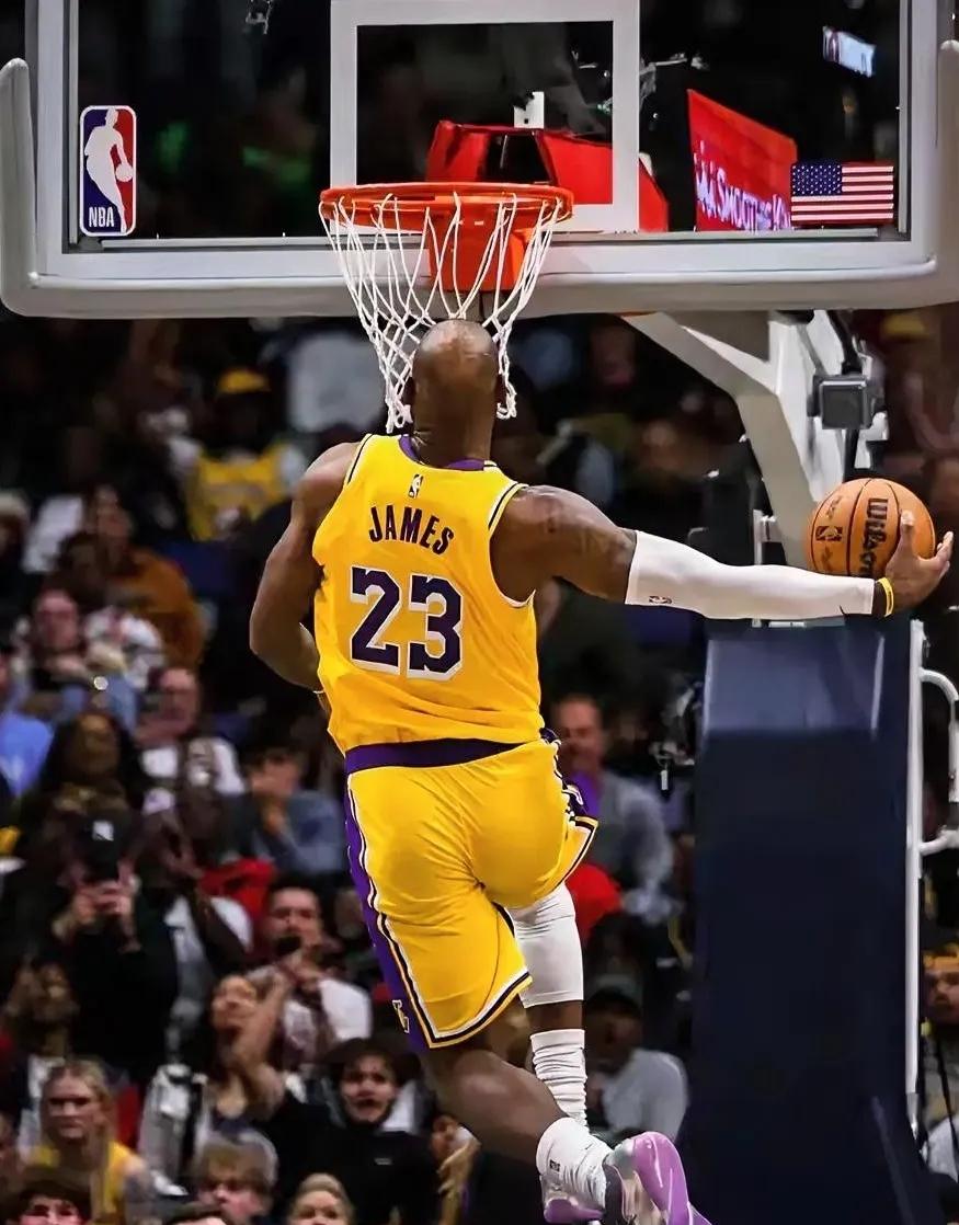 湖人接下来五场球发挥好可以稳住在西部前4-6名不至于掉进附加赛明天打雄鹿