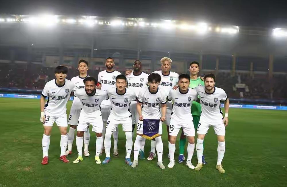 绍尔天神下凡，方镜淇方天画戟，助武汉三镇客场1比1战平河南。面对前两轮豪取6