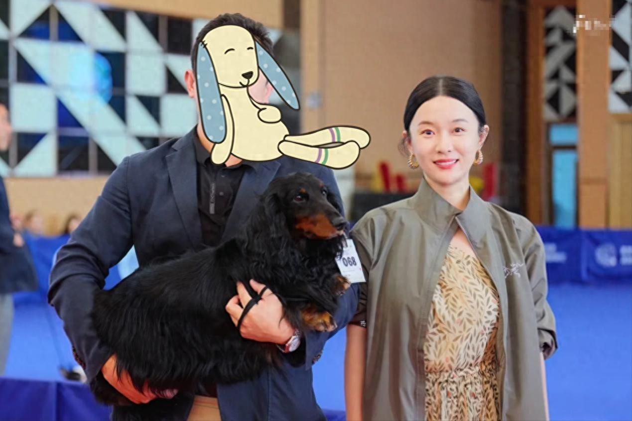 霍思燕廊坊犬展惊艳亮相！45岁美成少女，这状态谁看了不羡慕？7月15日，河北廊
