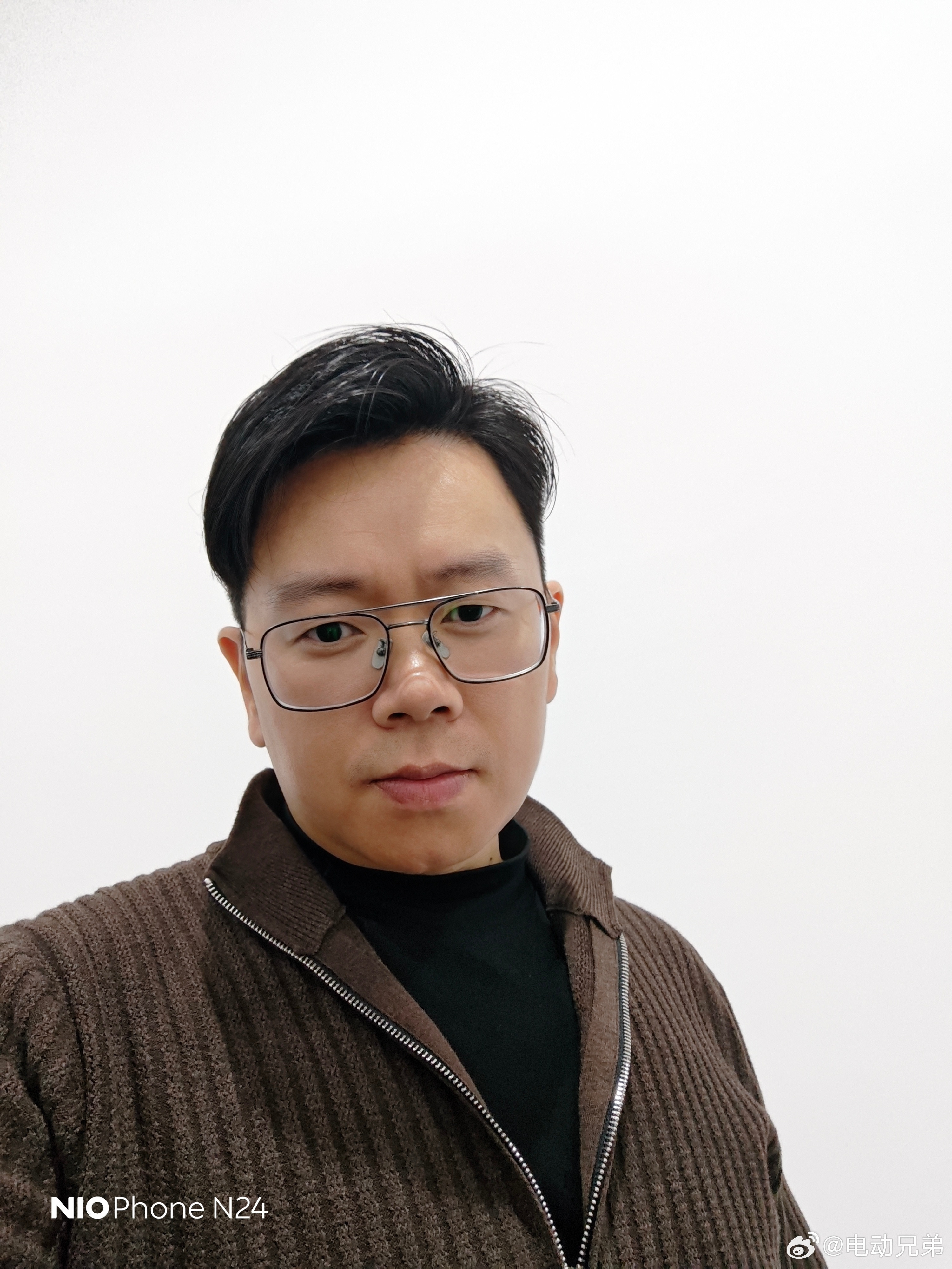 你永远可以相信一家公司的审美，当他们持续多年被吐槽做东西不接地气后，他们就可以做