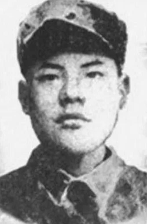 1943年，石嘉植被俘，面对日军的美人计，他不上当。谁知日军送来的女子却跪在地上