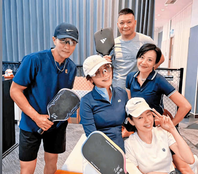 52岁刘恺威承认与32岁黎纪君恋情
