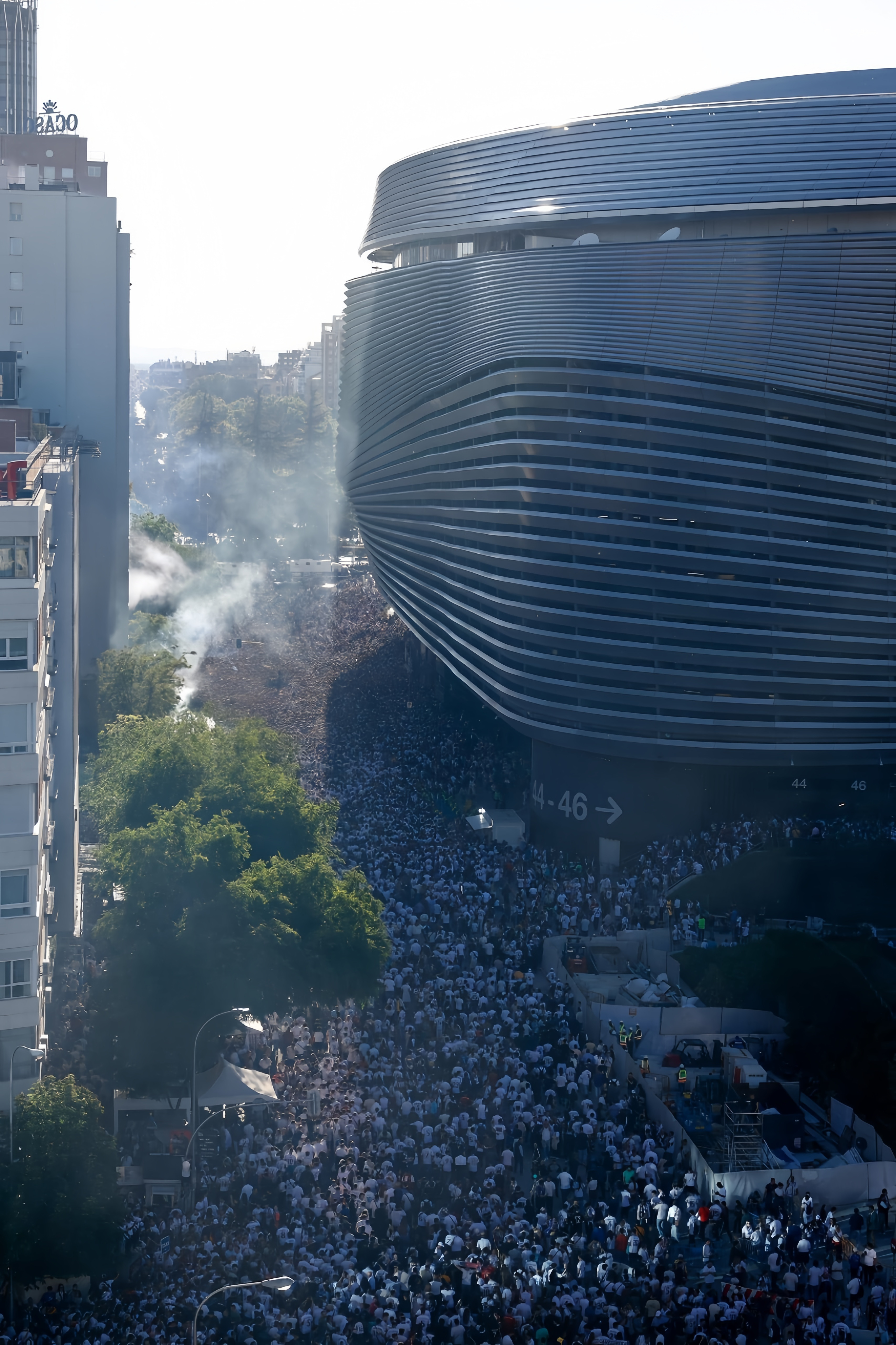 科贝：马德里市议会本周四批准了由皇马推动的伯纳乌球场改建城市发展项目，该项目将耗