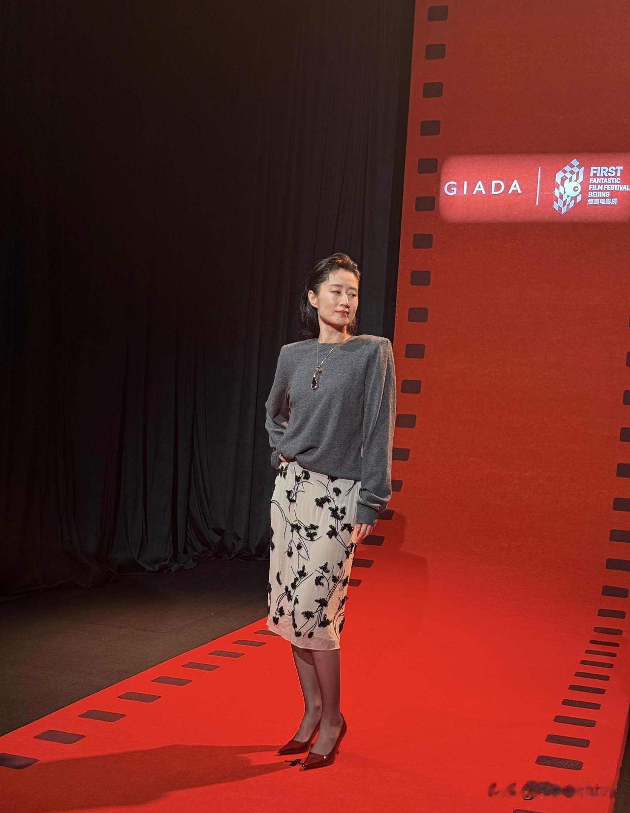 刘敏涛女人味十足