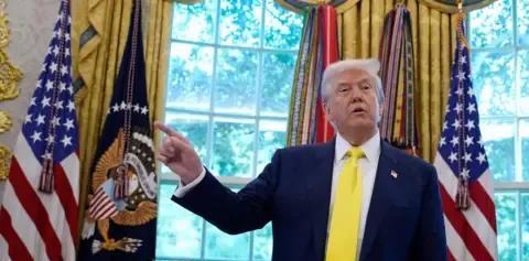 中美关税休战将到期，特朗普不批准延长期限，却要求中方3倍增购美国大豆据多家外媒