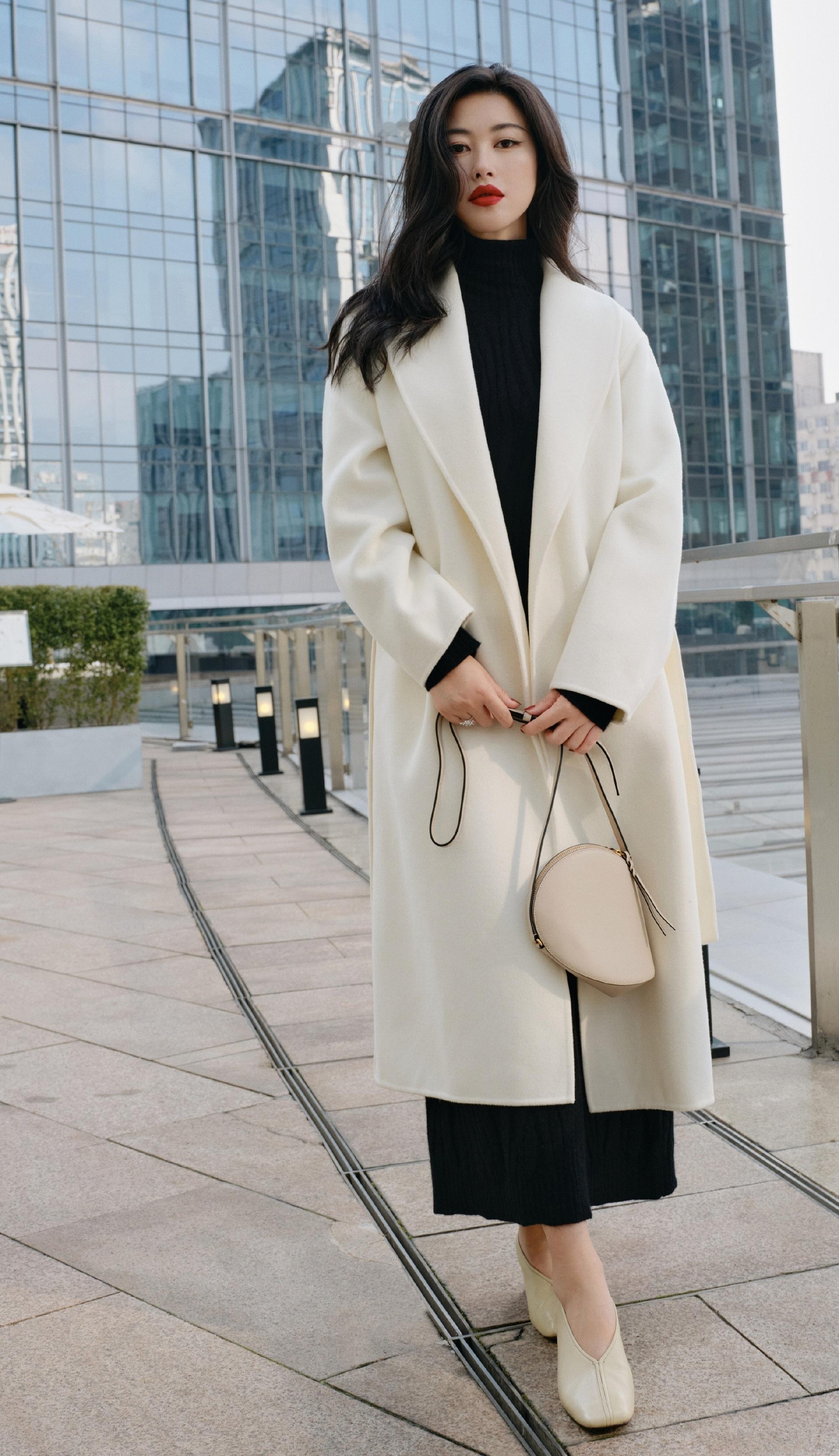 朱珠，一字带高跟鞋穿搭，好优雅温柔的姐姐。朱珠