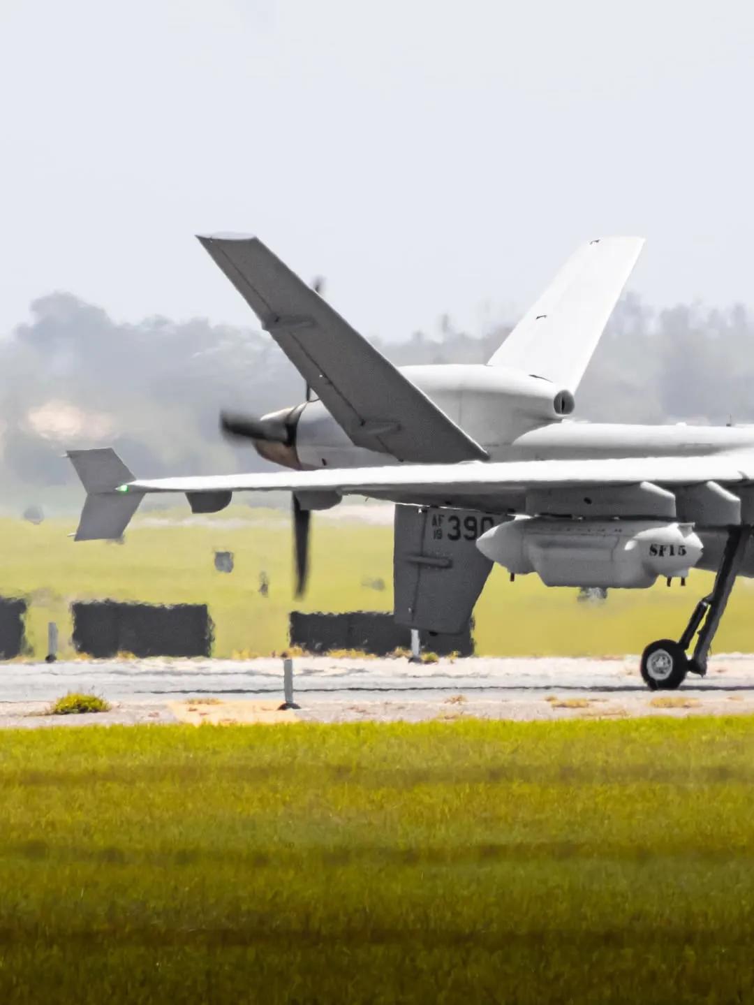 美军继续在委内瑞拉旁边部署武器情报显示，美军的MQ-9编号为19390的“死神