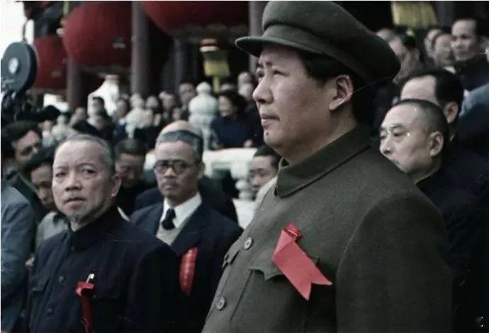 国庆节快乐新中国的领导层，无论面对如何的发展境遇，其底色是不应改变的。首先是一