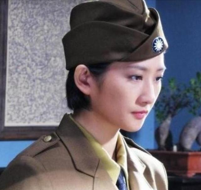 1938年，41岁戴笠借口加班，把秘书余淑衡，带到了卧房，戴笠递给她一杯咖啡：“