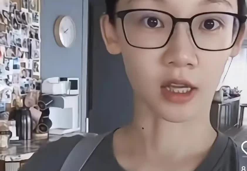 港媒曾锐评：嫁给郑恺彻底告别卫生巾。苗苗这三年三胎的速度着实令人咂舌。但
