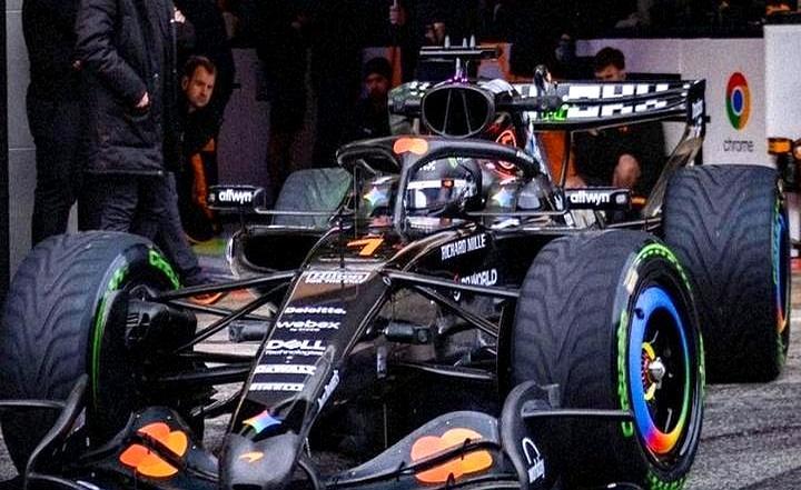 刚拿世界冠军的诺里斯，当众认怂了。澳大利亚站赛后采访，他没绕弯子，直接说现