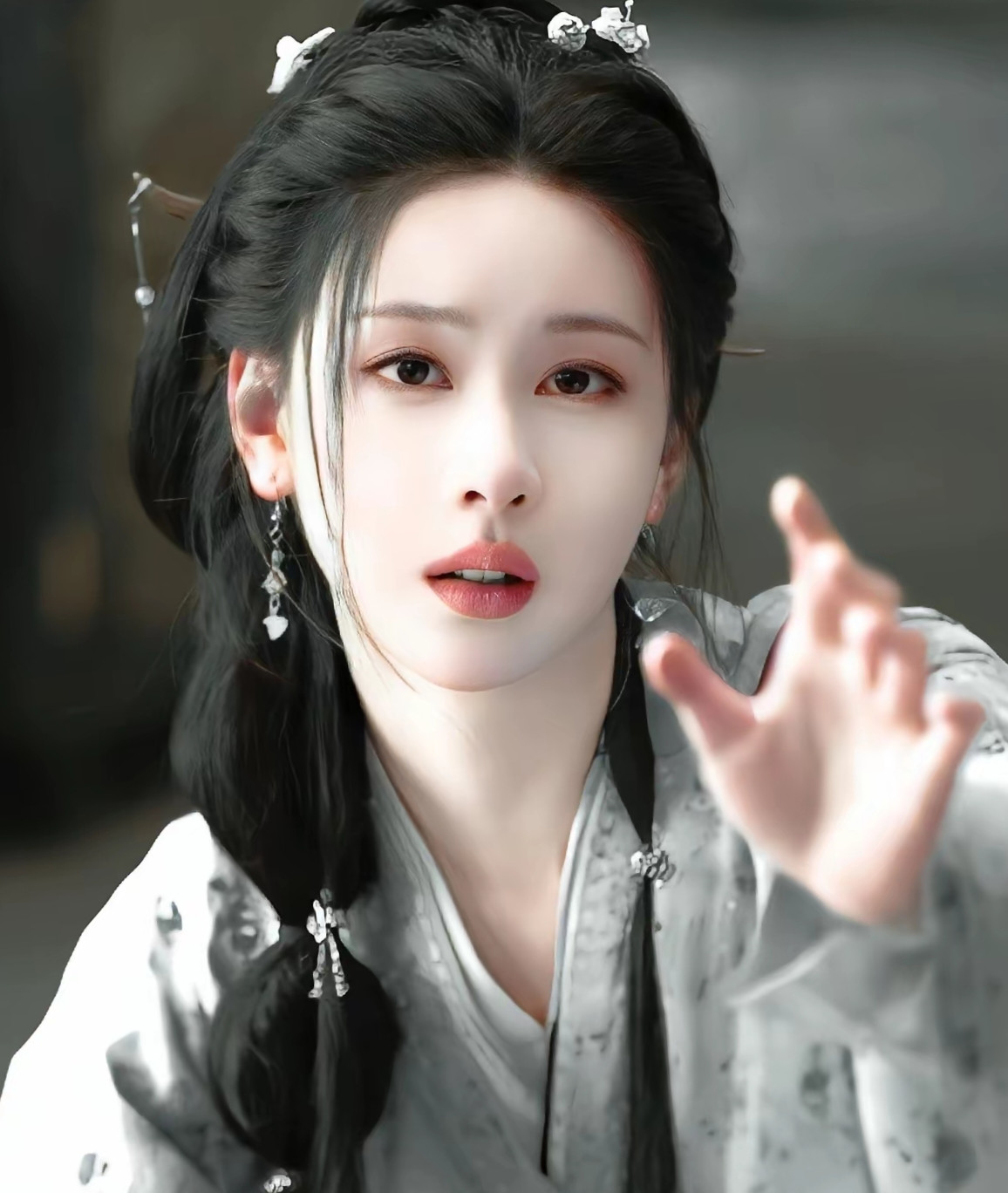 古装剧《兰香如故》播出不久，网上就开始有人议论，说许兰香这个角色，可能陈都灵来演更对味儿。说实话，我