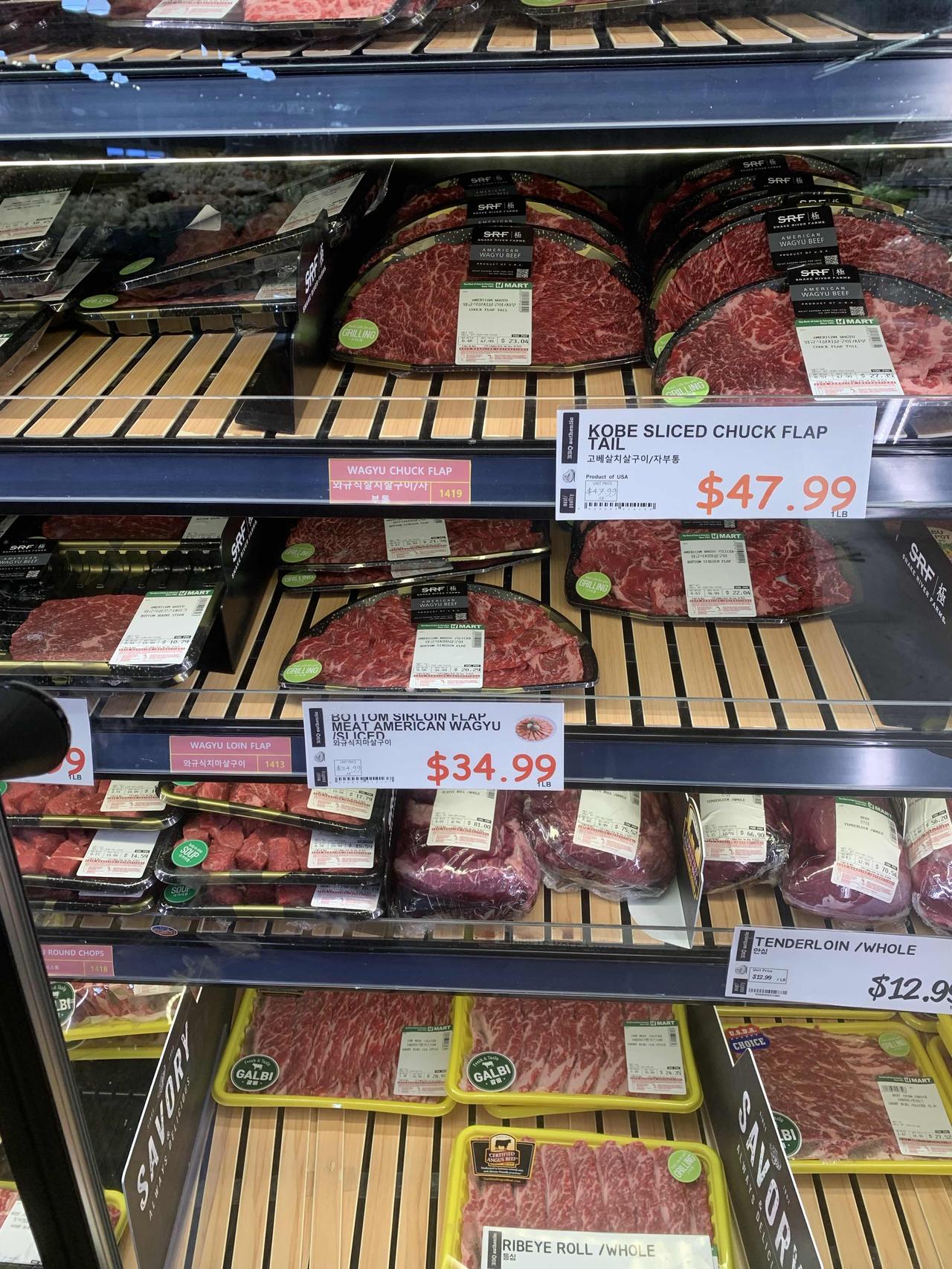 让大家看看美国目前的物价。一斤排骨6～8美元，一斤西红柿6美元，早市四个小包子1
