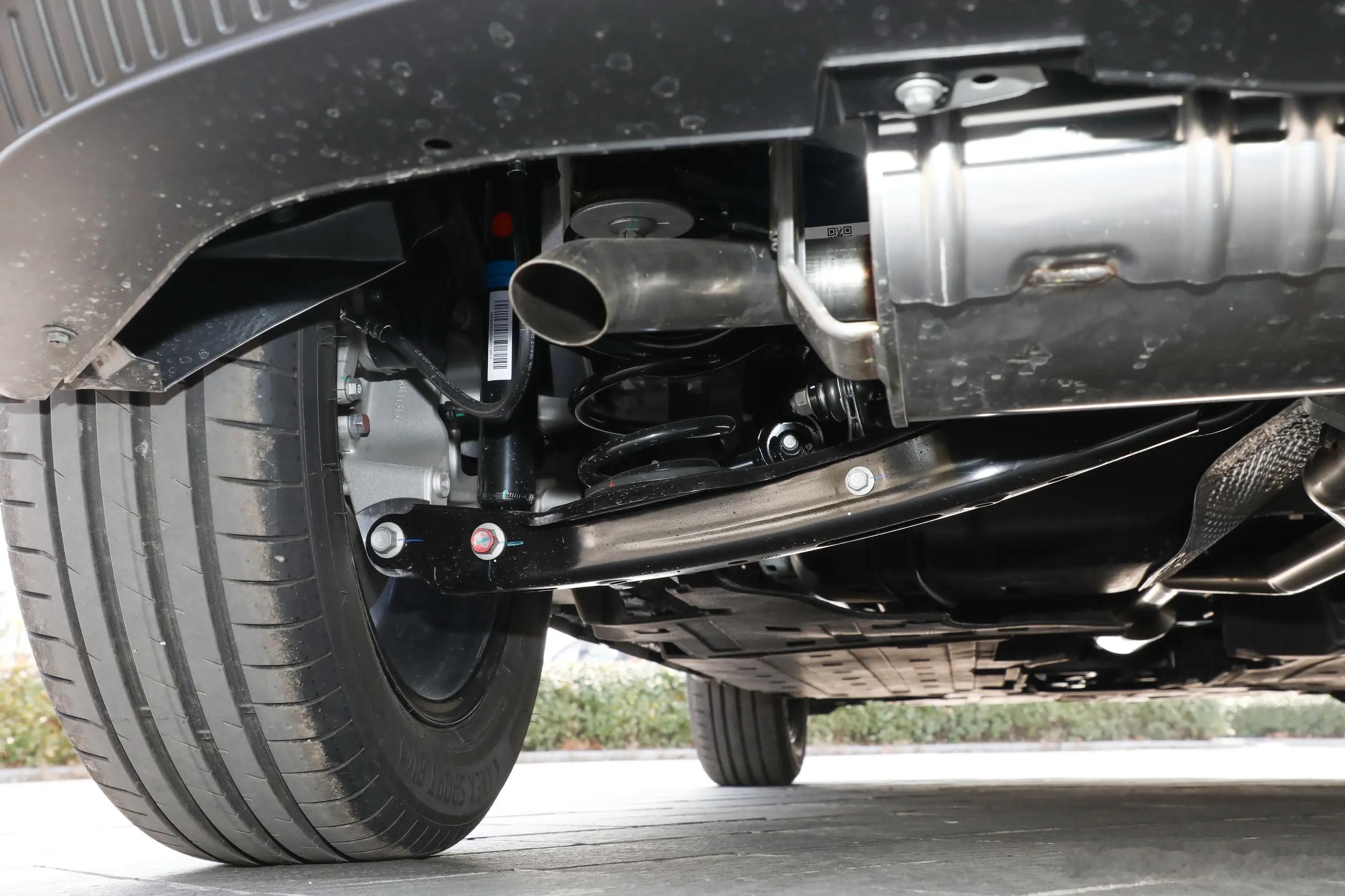 欧拉5燃油版2026款1.5TMax版。。。这前后腿是哈弗h6的？