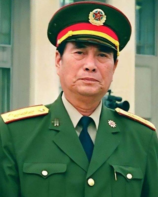 “127师师长张万年被越军活捉！”1979年3月4日一大早，越南军营便传出张万年